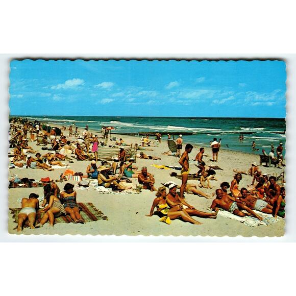 Vintage Newcastle NB Beach Crowded Summer Scene Lithograph Postcard - Picture 1 of 2